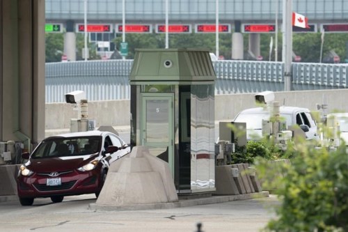 A single line is open for motorists arriving from the US to Niagara Falls, Ont. on Friday, July 16, 2021.&nbsp;The White House is expected to keep international travel restrictions in place as the United States battles a resurgent COVID-19 among unvaccinated Americans. THE CANADIAN PRESS/Peter Power