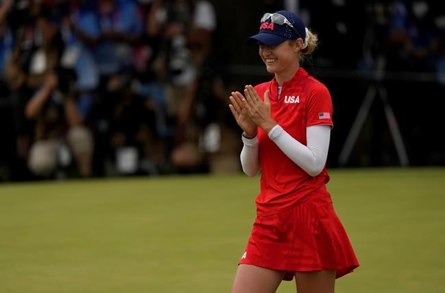 Nelly Korda, of the United States, right, celebrates after winning the gold medal on the 18th hole during the final round of the women's golf event at the 2020 Summer Olympics.during the final round of the women's golf event at the 2020 Summer Olympics, Saturday, Aug. 7, 2021, at the Kasumigaseki Country Club in Kawagoe, Japan. (AP Photo/Matt York)