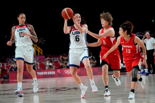 United States' Sue Bird (6) drives past Japan's Maki Takada (8) and Rui Machida (13), right, during women's basketball gold medal game at the 2020 Summer Olympics, Sunday, Aug. 8, 2021, in Saitama, Japan. (AP Photo/Eric Gay)