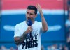 El astro del PSG Lionel Messi habla durante la presentación de jugadores antes de un partido de la liga francesa contra Estrasburgo en el estadio Parc des Princes en París, el sábado, 14 de agosto del 2021. (AP Foto/Francois Mori)