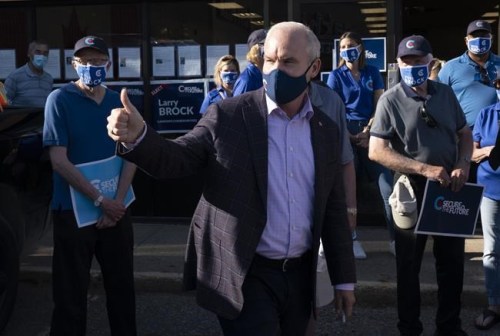 Conservative leader Erin O'Toole gives the thumbs up as he speaks with supporters outside a campaign office Friday, September 17, 2021 in Brantford, Ont. THE CANADIAN PRESS/Adrian Wyld