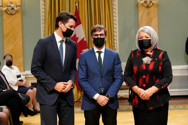 Prime Minister Justin Trudeau, left, and Gov. Gen. Mary May Simon, right, pose with Steven Guilbeault, minister of environment and climate change, at a cabinet swearing-in ceremony at Rideau Hall in Ottawa, Tuesday, Oct.26, 2021 THE CANADIAN PRESS/Adrian Wyld