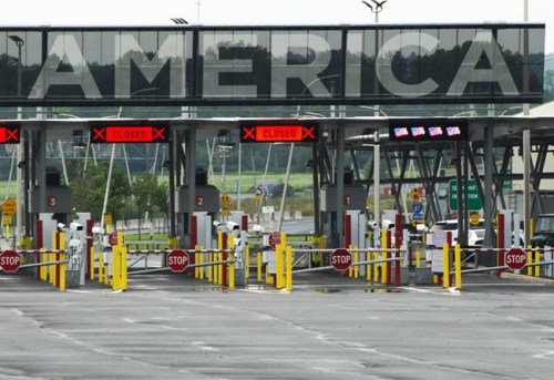 The U.S. border crossing is seen&nbsp;in Lacolle, Que., Monday, Aug. 9, 2021. An end to the 20-month closure of the world's longest undefended frontier marks a sign that restrictions are loosening and more international leisure travel may be on the horizon. THE CANADIAN PRESS/Ryan Remiorz