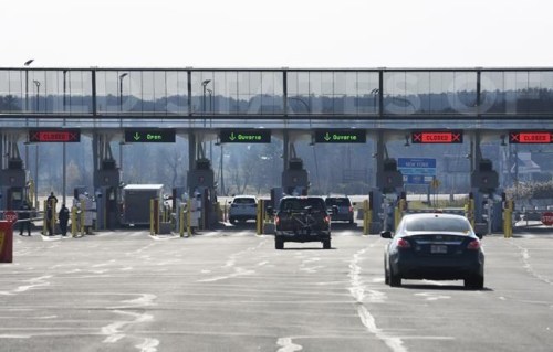 People pull up to the United States border as the land border opens to non-essential traffic, in Saint Bernard-de-Lacolle, Que., Monday, Nov. 8, 2021. Since the detection of the Omicron variant of COVID-19, a new poll suggests Canadians are ready to brace for the worst. THE CANADIAN PRESS/Ryan Remiorz