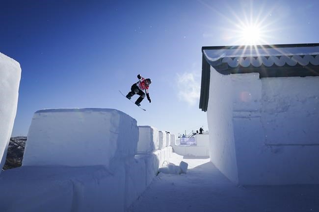 United States' Jamie Anderson competes during the women's slopestyle qualifying at the 2022 Winter Olympics, Saturday, Feb. 5, 2022, in Zhangjiakou, China. (AP Photo/Gregory Bull)
