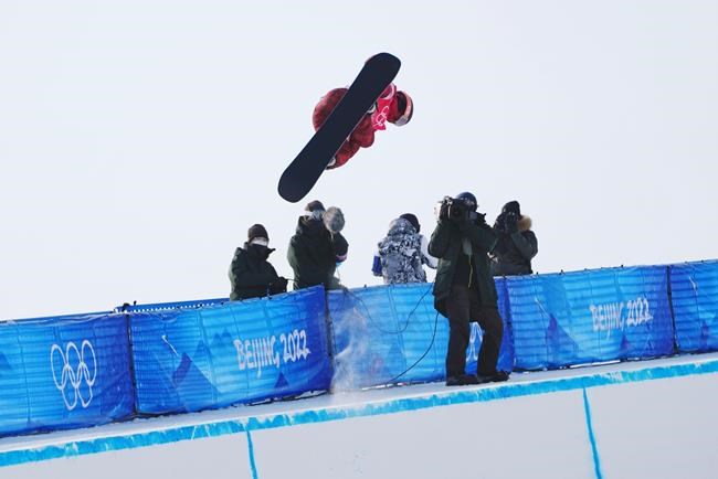 Canada's Elizabeth Hosking competes in the women's snowboard halfpipe final at the 2022 Beijing Winter Olympics in Zhangjiakou, China on Thursday, February 10, 2022. THE CANADIAN PRESS/Sean Kilpatrick