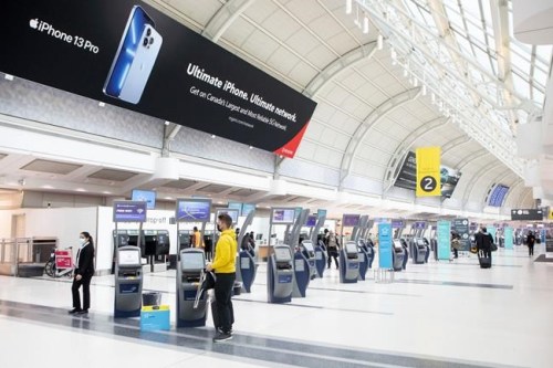 A passenger checks in at Toronto's Pearson Airport on Friday, Oct. 29, 2021. The Canadian Travel and Tourism Roundtable is joining a group of doctors to demand the federal government end all COVID-19 testing requirements for passengers.THE CANADIAN PRESS/Chris Young