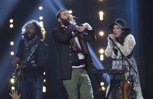 Pop-rock collective the Strumbellas say they've found a new lead vocalist as their long-time frontman Simon Ward exits the public face of the band. The Strumbellas perform at the Juno awards show Sunday April 2, 2017 in Ottawa. THE CANADIAN PRESS/Sean Kilpatrick