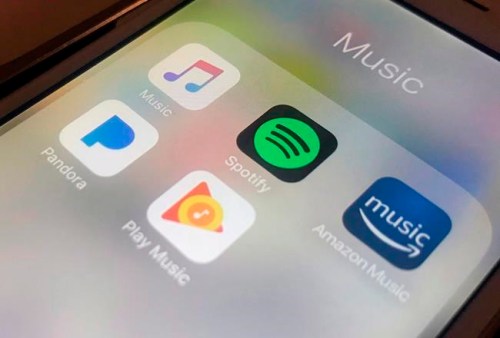 This Sunday, Jan. 28, 2018, photo shows music streaming apps clockwise from top left, Apple, Spotify, Amazon, Pandora and Google on an iPhone in New York. SOCAN has revealed that on average Canadian sogwriters earned only $67 last year in royalties from digital streaming services.THE CANADIAN PRESS/AP-Jenny Kane