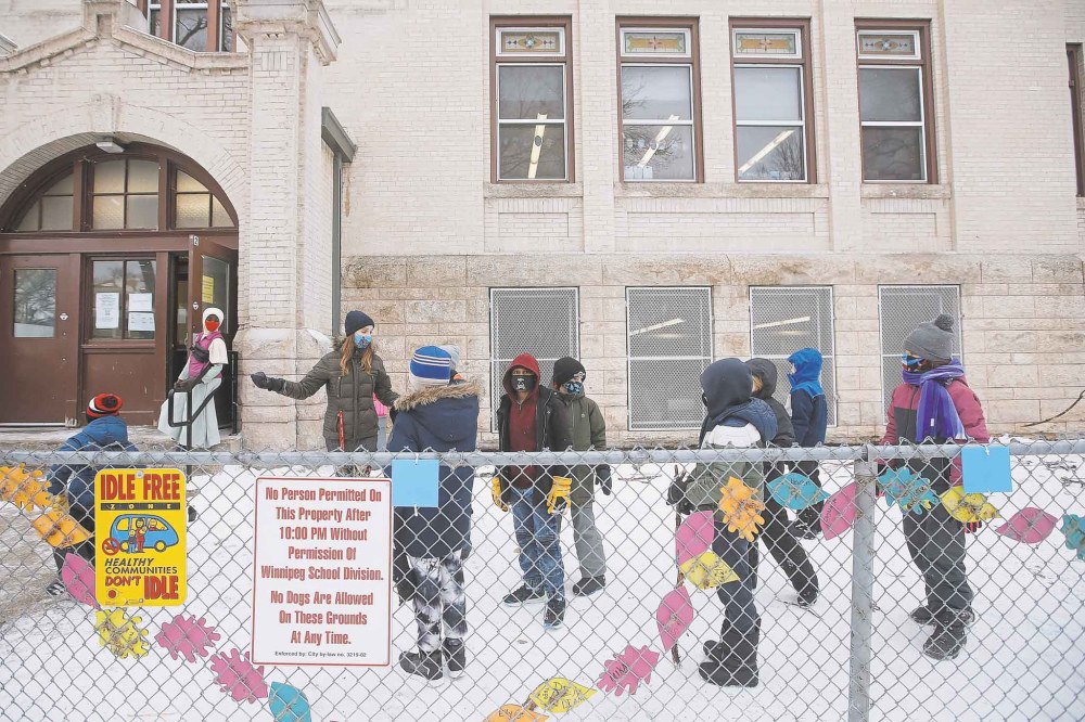 JOHN WOODS / WINNIPEG FREE PRESS
Ellen Lamont said she has taken all the pivots required during the COVID-19 pandemic in stride and that’s how Laura Secord School’s snow class came to be.