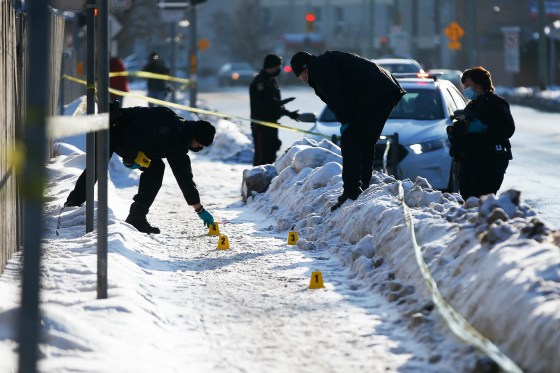 JOHN WOODS / WINNIPEG FREE PRESSWinnipeg Police Service are investigating after the suspicious death of a man found inside a home on Bannatyne Avenue.