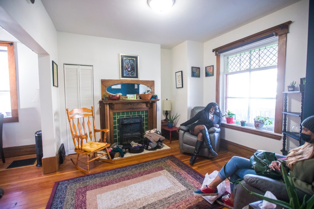 Velma’s House staff expected it would receive about 800 visits from vulnerable people in its first year; instead there were nearly 5,000 visits to the Ka Ni Kanichihk program. (Mikaela MacKenzie / Winnipeg Free Press files)