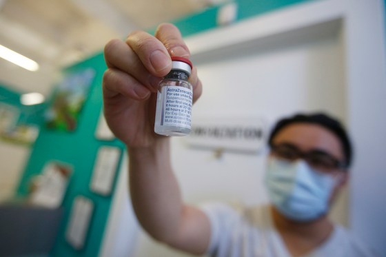 JOHN WOODS / WINNIPEG FREE PRESSRyan Chan, executive director of Exchange District Pharmacy, with a vial of the AstraZeneca COVID-19 vaccine. (John Woods / Winnipeg Free Press)