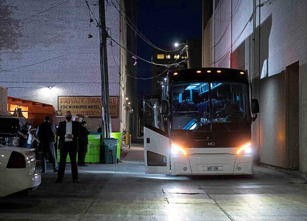 JESSICA LEE/WINNIPEG FREE PRESS
A campaign bus waits outside The Blue Note Park after the event. (Jessica Lee / Winnipeg Free Press)
Reporter: Danielle