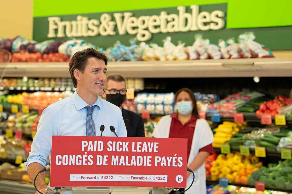 ALEX LUPUL / WINNIPEG FREE PRESS
Liberal leader Justin Trudeau speaks at the Cavalier Drive FoodFare location in Winnipeg on Friday.
