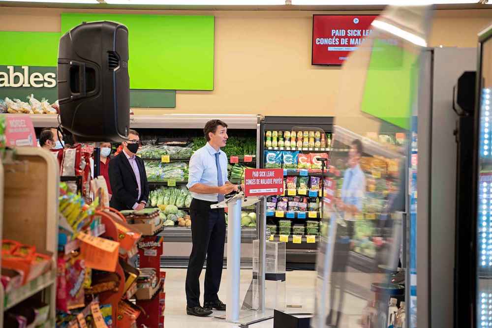 ALEX LUPUL / WINNIPEG FREE PRESS
Liberal leader Justin Trudeau speaks at the Cavalier Drive FoodFare location in Winnipeg on Friday.
