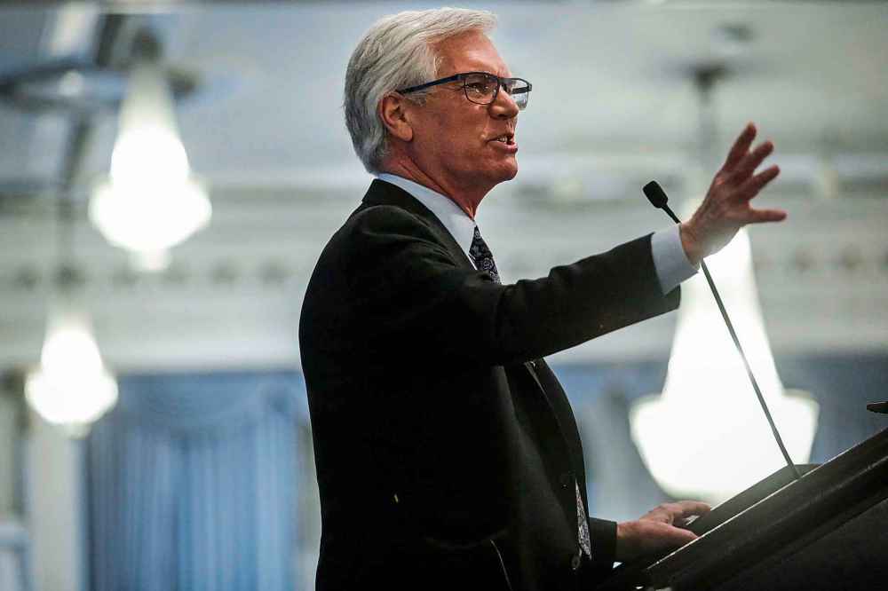 Jim Carr, Trudeau's special representative for the Prairies, will be in the city Sunday for the retreat. (Jeff McIntosh / The Canadian Press files)