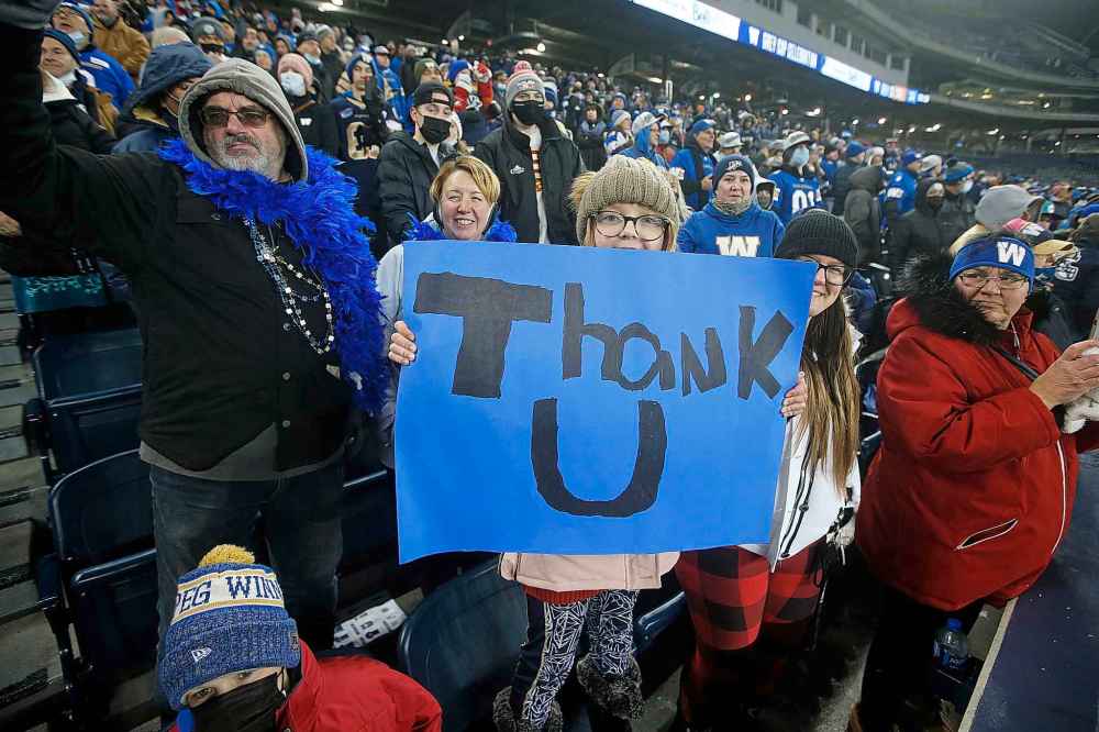 THE CANADIAN PRESS/John Woods
Emma Knapp, 8, and her mother Maegan thank the Winnipeg Blue Bombers as they celebrate after their Grey Cup win on Sunday.
