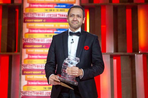 CPOmar El Akkad accepts the Giller Prize on Monday night. (Chris Young / The Canadian Press)