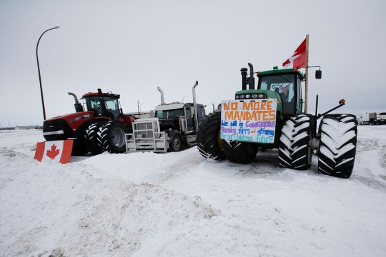 People block highway 75 and access to the Canada/US border crossing at Emerson with heavy trucks and farm equipment Thursday. The blockade was a rally against provincial and federal COVID-19 vaccine mandates and a show of support for similar protests in Ottawa. THE CANADIAN PRESS/John Woods