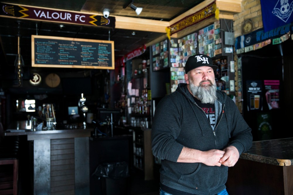 MIKAELA MACKENZIE / WINNIPEG FREE PRESS FILES
Chris Graves, owner of the King's Head which will have to stay closed for two weeks.