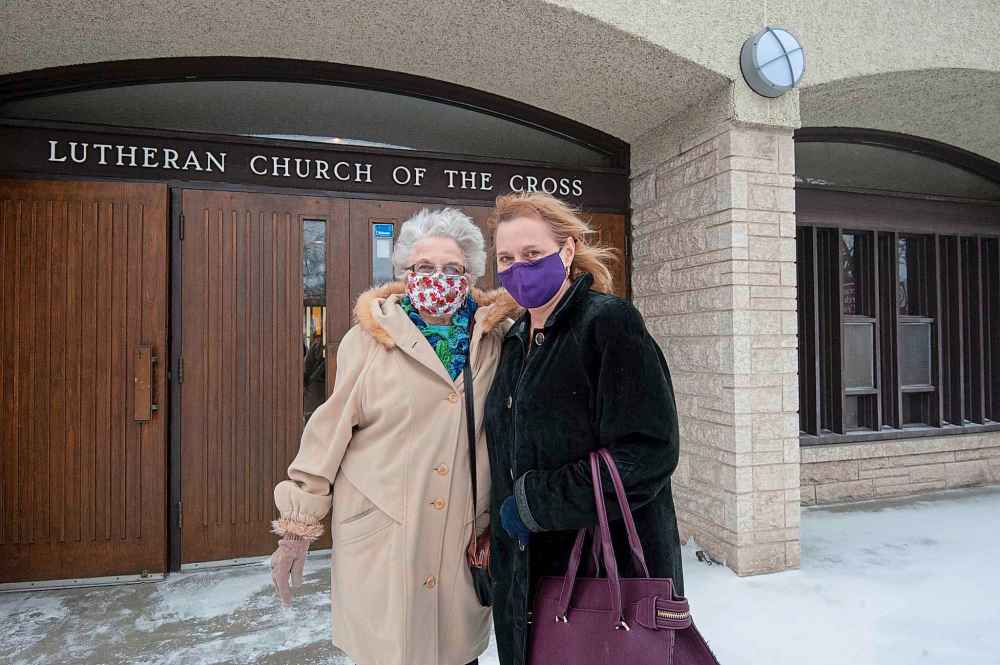‘It really makes me angry to think that there’s (other parishioners) that don’t want to get vaccinated,’ says Lorraine Schmidt, with daughter Susan Pearce at Evangelical Lutheran Church. (Mike Sudoma / Winnipeg Free Press )