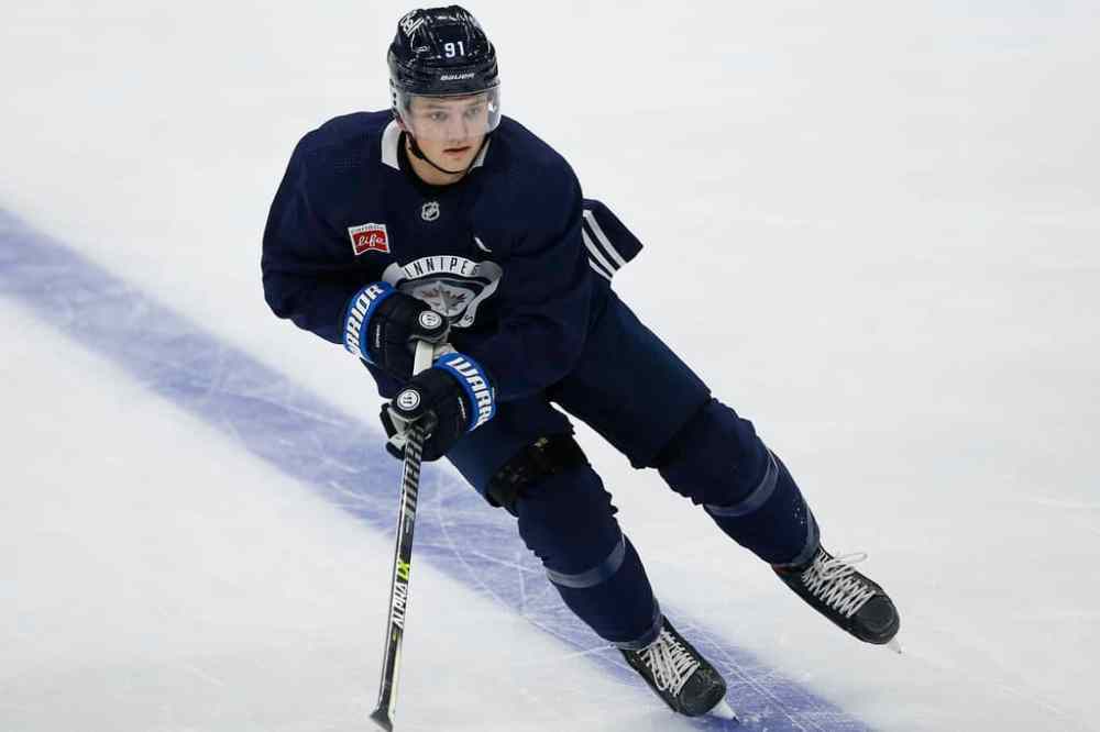 JOHN WOODS / WINNIPEG FREE PRESS
The Winnipeg Jets are likely to let former first-round pick Cole Perfetti start the season in the AHL.