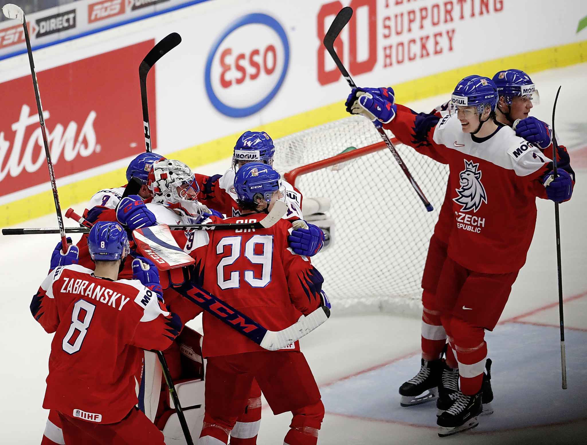 World Junior Hockey Championship Roundup Host Czechs open with 43 win over Russia Winnipeg