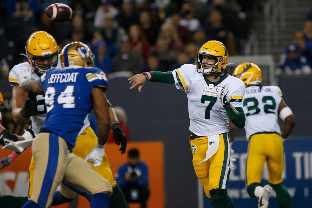 CP
Edmonton Elks quarterback Trevor Harris couldn't get anything done and was pulled in the fourth quarter. (John Woods / The Canadian Press)