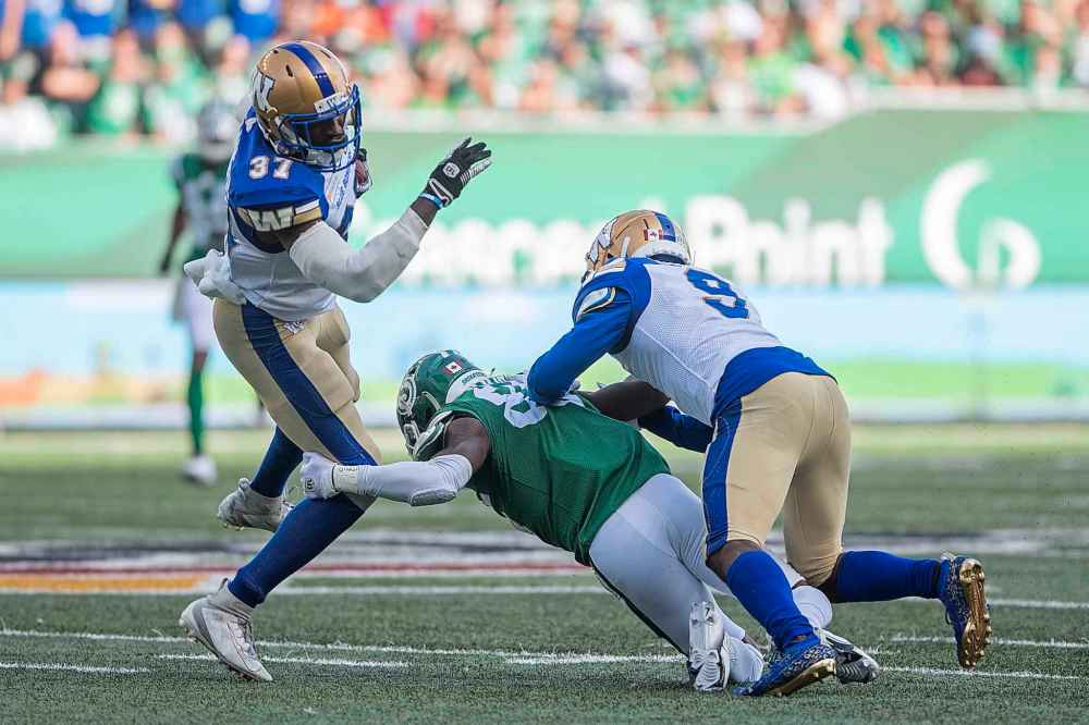 CP
Winnipeg Blue Bombers defensive back Brandon Alexander (37) runs the ball during the first half. (Kayle Neis / The Canadian Press)