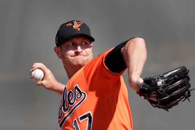 Baltimore Orioles starting pitcher Alex Cobb (17) throws during spring training baseball, Saturday, Feb. 15, 2020, in Sarasota, Fla. (AP Photo/John Bazemore)