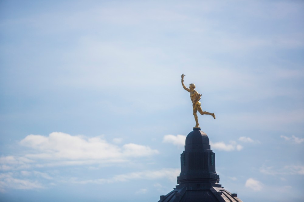 MIKAELA MACKENZIE / WINNIPEG FREE PRESS
The Golden Boy statue atop the Manitoba Legislative building.