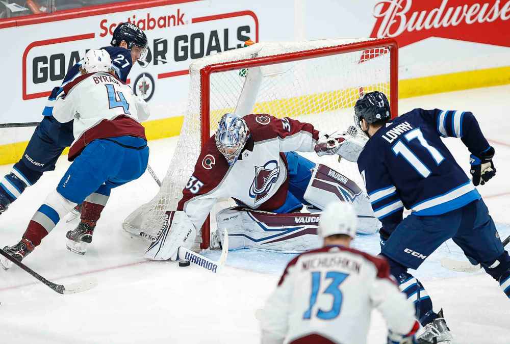 CP
Winnipeg Jets' Nikolaj Ehlers can't jam the puck past Colorado Avalanche goaltender Darcy Kuemper during the first period. (John Woods / Winnipeg Free Press)