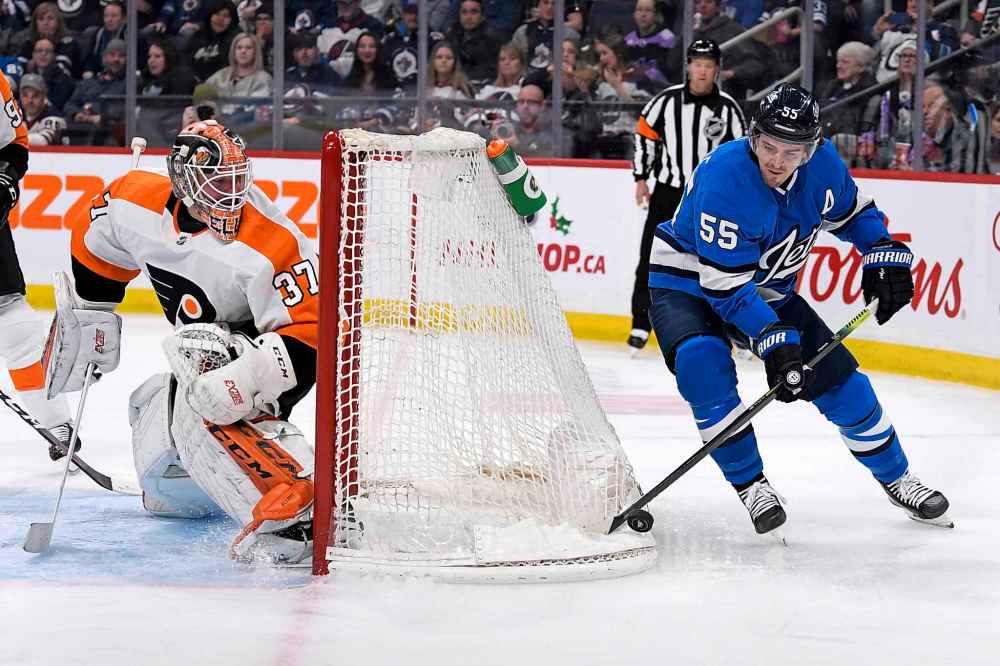 FRED GREENSLADE / THE CANADIAN PRESS
Winnipeg Jets' Mark Scheifele (55) skates around the net as Philadelphia Flyers' goaltender Brian Elliott (37) keeps on eye on him during the second period.