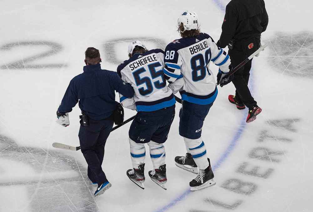 Winnipeg Jets coach Paul Maurice defends Mark Scheifele after big