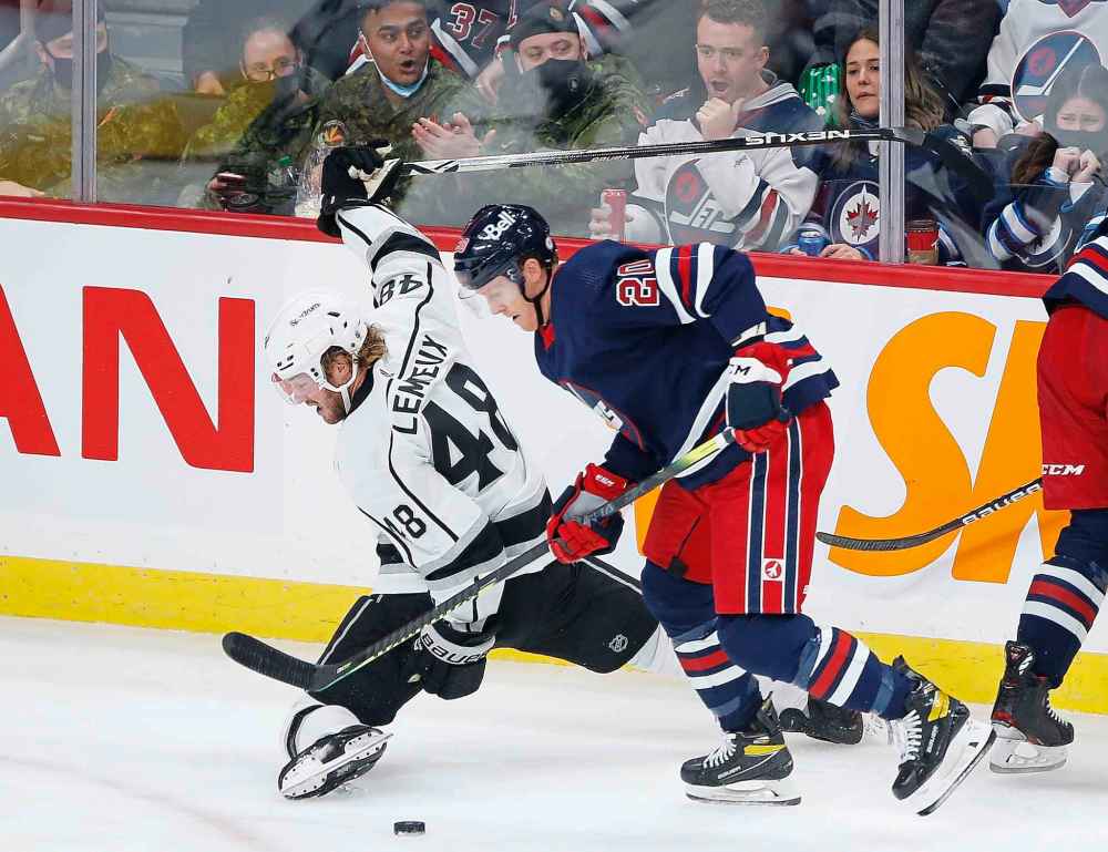 CP
Winnipeg Jets' Riley Nash (20) gets around Los Angeles Kings' Brendan Lemieux (48) during the second period. (John Woods / The Canadian Press)