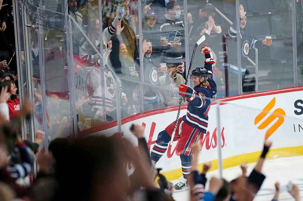 CP
Winnipeg Jets' Kyle Connor (81) celebrates his goal on Los Angeles Kings goaltender Cal Petersen (40) during the first period. (John Woods / The Canadian Press)