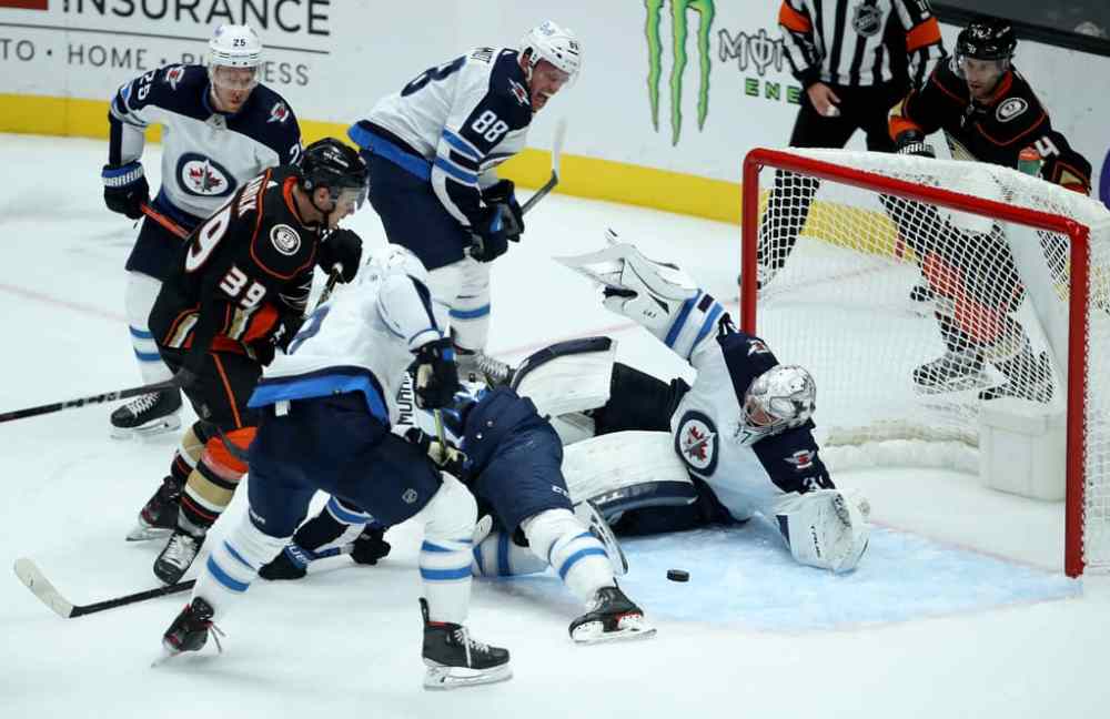 Winnipeg Jets' goaltender Connor Hellebuyck sprawls to make a save against the Anaheim Ducks’ during the second period in Anaheim, California, Tuesday. (TREVOR HAGAN / WINNIPEG FREE PRESS)