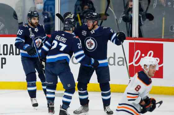 JOHN WOODS / WINNIPEG FREE PRESSWinnipeg Jets’ Mathieu Perreault (85), Nikolaj Ehlers (27) and Andrew Copp (9) celebrate Copp’s goal against the Edmonton Oilers during the first period.