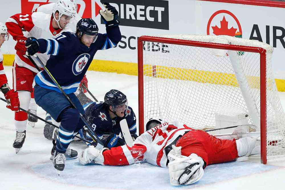 JOHN WOODS / WINNIPEG FREE PRESS
Winnipeg Jets’ Adam Lowry and Andrew Copp celebrate Lowry’s shorthanded goal against Detroit Red Wings goaltender Eric Comrie during the first period.