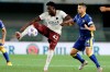 Hellas Verona's Miguel Veloso, right, and Roma's Diawara Amadou in action during an Italian Serie A soccer match between Verona and Roma at the Bentegodi stadium in Verona, Italy, Saturday, Sept. 19, 2020. (Paola Garbuio/LaPresse via AP)