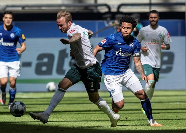 Schalke's Weston McKennie wears an armband reading