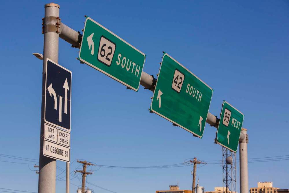 MIKE DEAL / WINNIPEG FREE PRESS
A traffic sign attempts to direct vehicles on south bound Pembina through confusion corner where Pembina Hwy Corydon Ave and Osborne Street intersect.