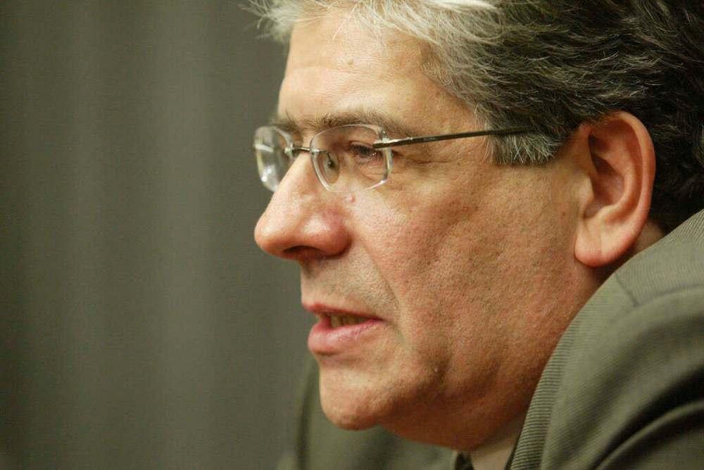 JOE BRYKSA / WINNIPEG FREE PRESS FILES
In an affidavit Dr. Joel Kettner reported data collected by the province shows less than one per cent of all reported COVID-19 cases have been associated with a faith-based gatherings.