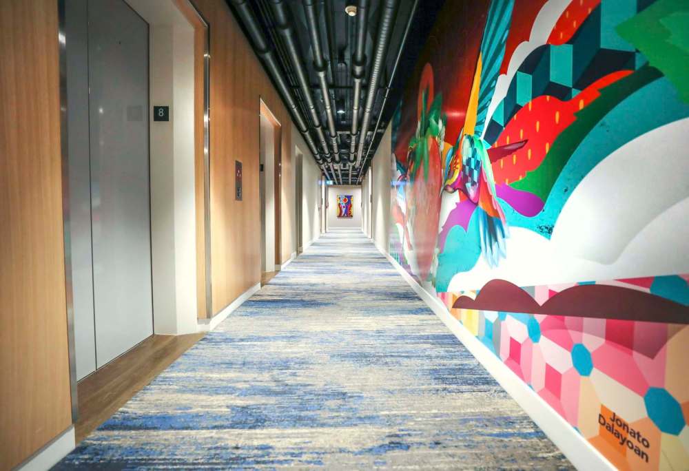 RUTH BONNEVILLE / WINNIPEG FREE PRESS
The hallways are decorated with custom artwork representing the 13 moons of the Ojibwe lunar calendar.