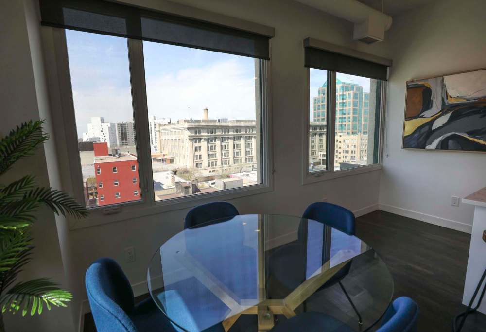 RUTH BONNEVILLE / WINNIPEG FREE PRESS
A recent multi-million dollar retrofit has completely transformed the 15-storey former the former Medical Arts Building on Kennedy Street into 104 apartment units.