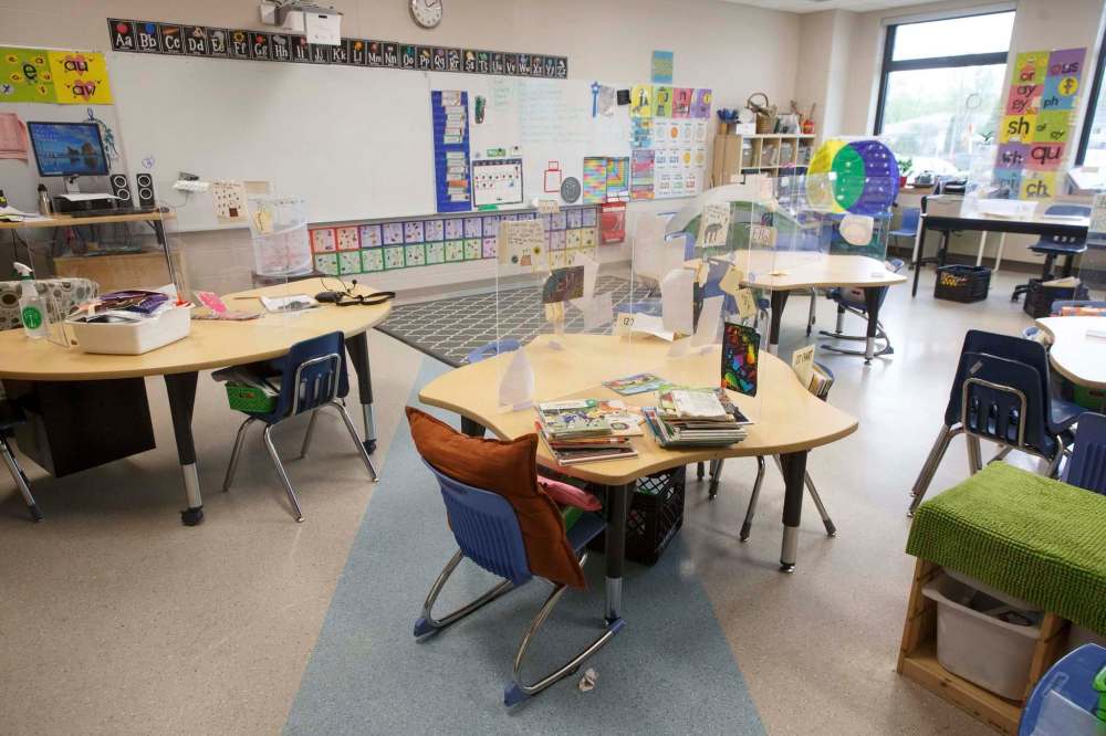 MIKE DEAL / WINNIPEG FREE PRESS
Keeping up on current events in the classroom has meant discussions about the COVID-19 pandemic — including the subject of vaccine hesitancy and scientific literacy.