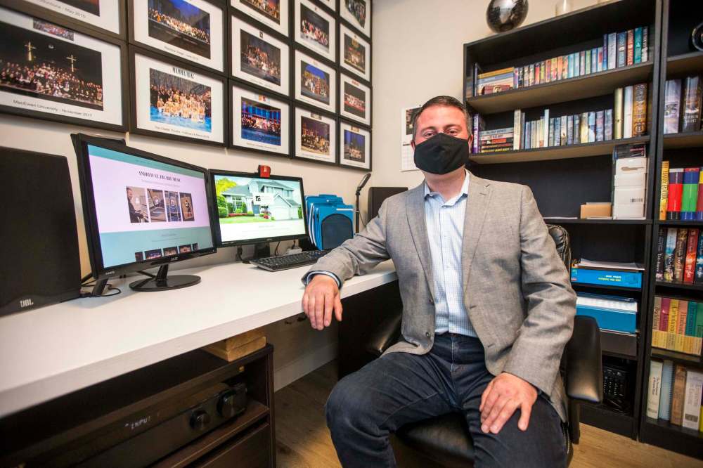Andrew St. Hilaire pivoted from working as a professional musician to being a realtor due to the pandemic. (Mikaela MacKenzie / Winnipeg Free Press)