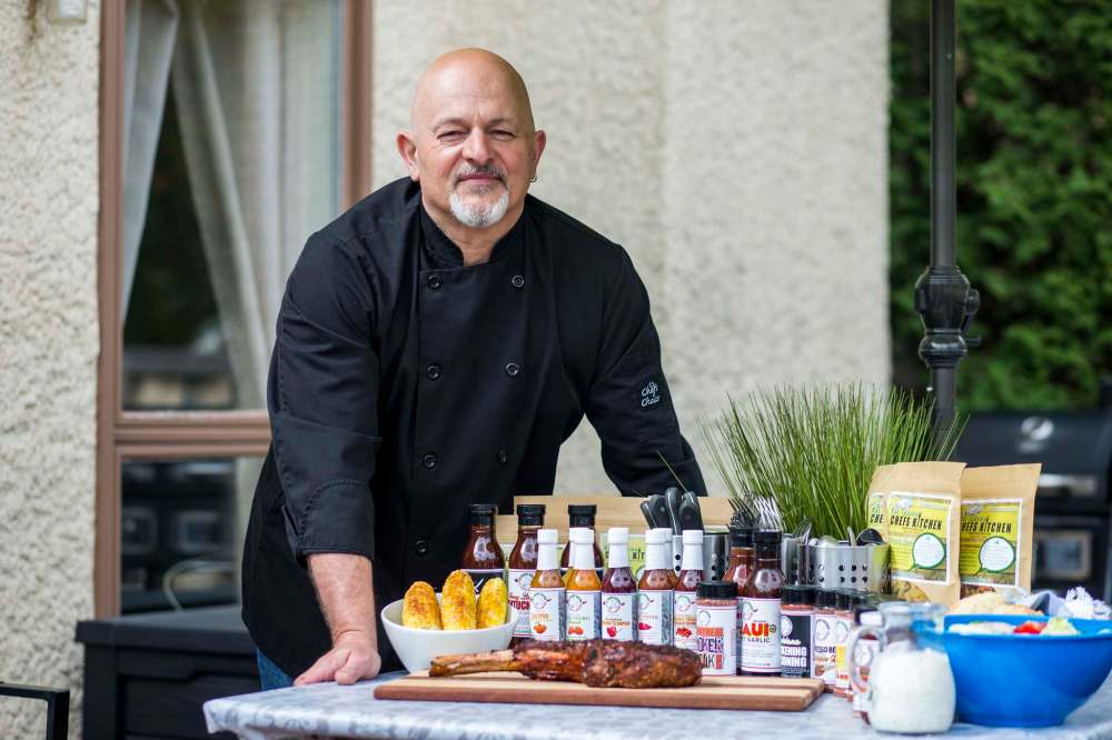 MIKAELA MACKENZIE / WINNIPEG FREE PRESS
Steve Hunt-Lesage, who last toiled in a restaurant in 2005, is putting his real estate career on hold for the foreseeable future to devote his full attention to Fat Iguana Chef’s Kitchen