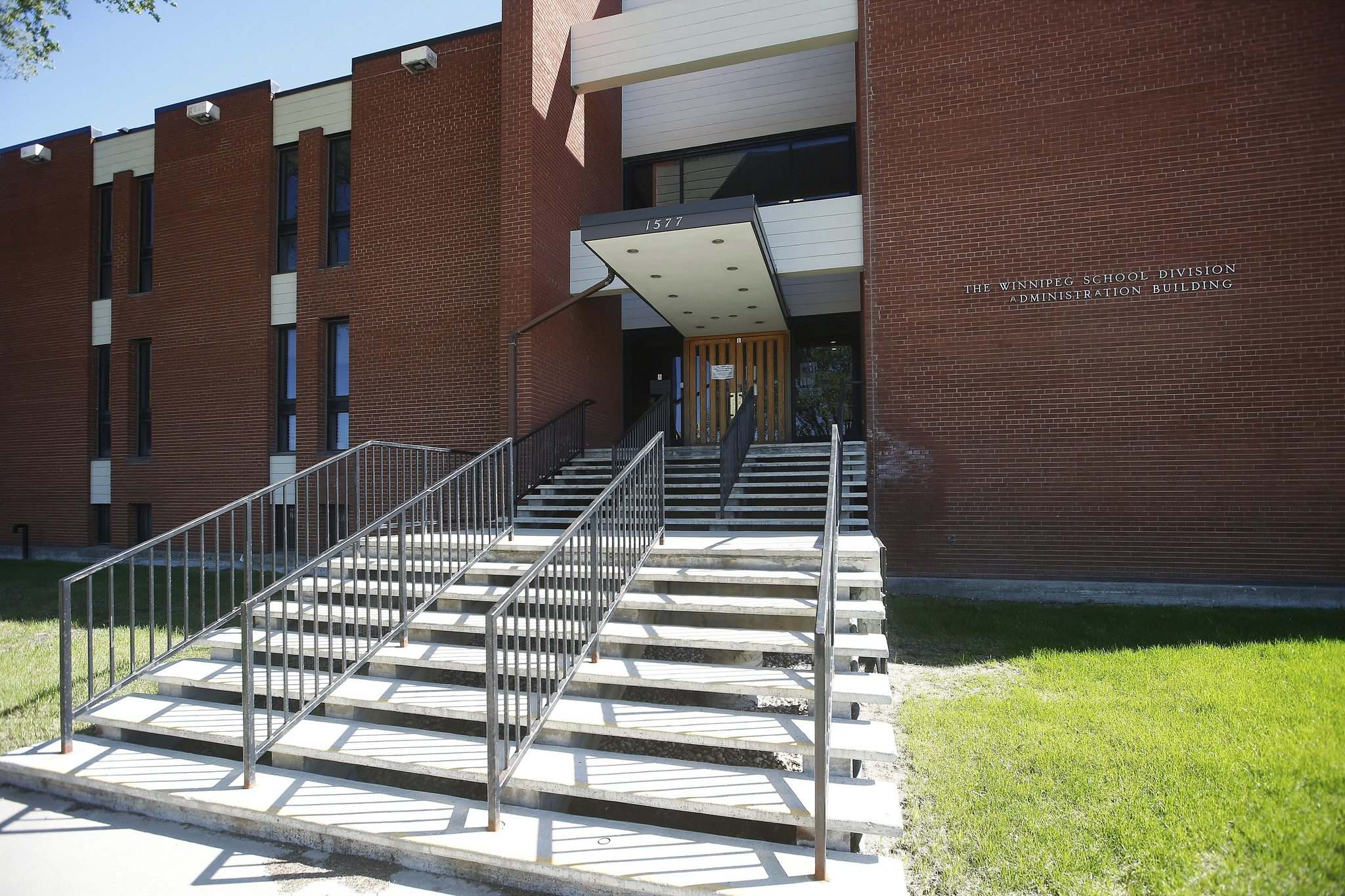 Winnipeg division to slash up to 130 teaching jobs Winnipeg Free Press